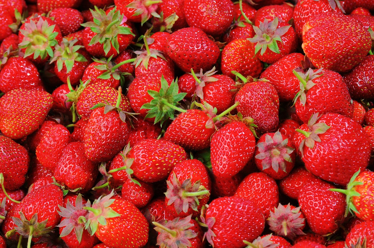 strawberries 528791_1280